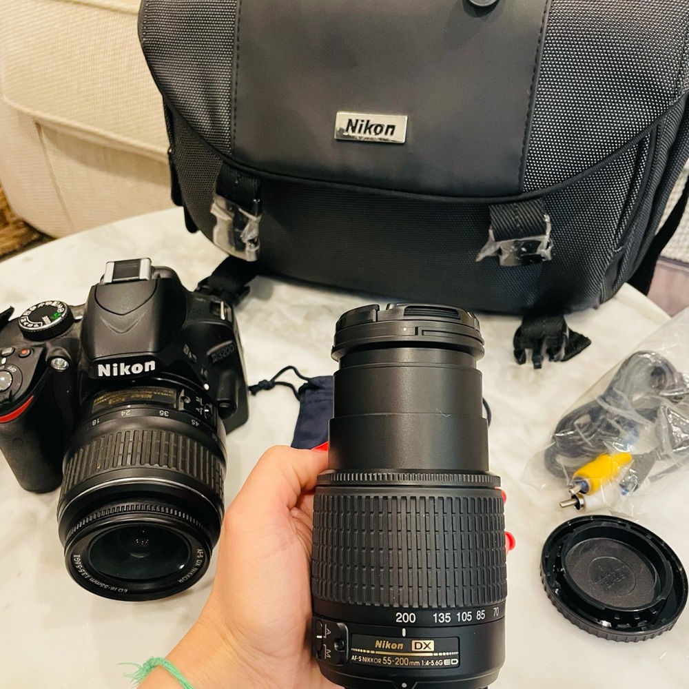 Nikon D3200 - 2 Lenses & Case